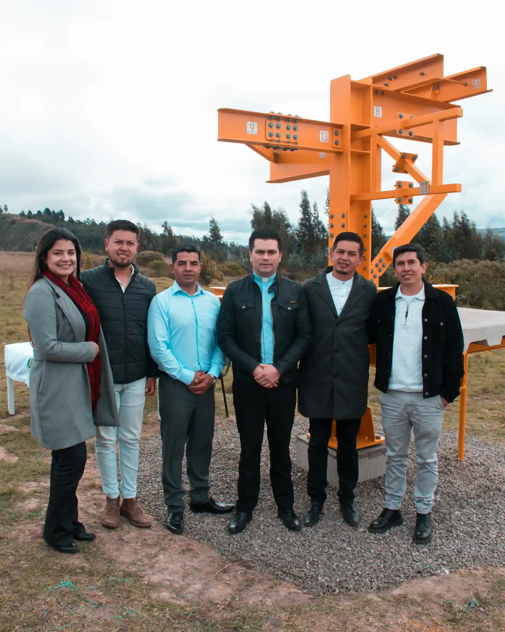 La Juan inaugura el “Árbol de las Conexiones Metálicas”: una escultura pedagógica al servicio del aprendizaje práctico