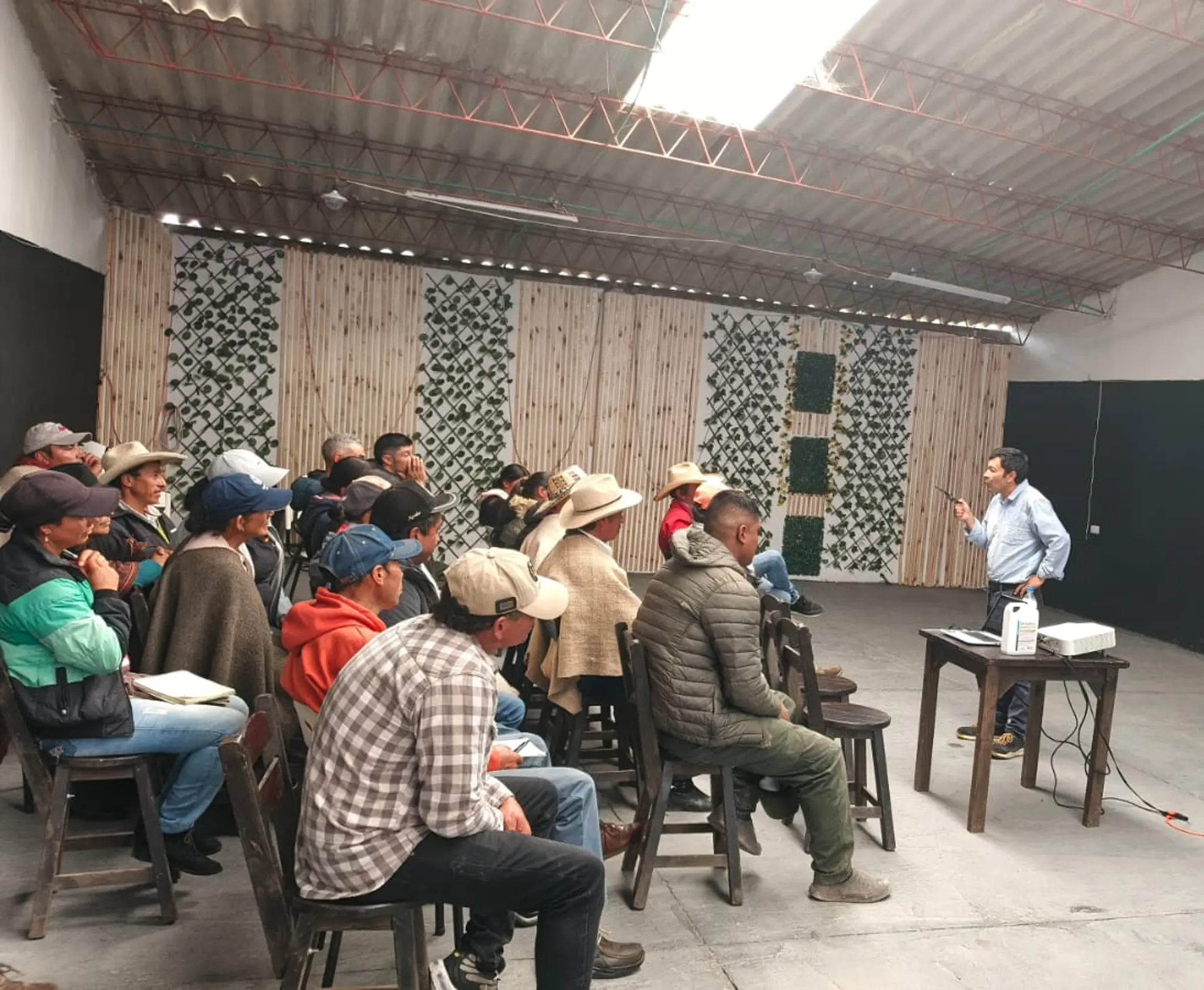 Juan de Castellanos y productores rurales unen esfuerzos para transformar la producción lechera en Boyacá