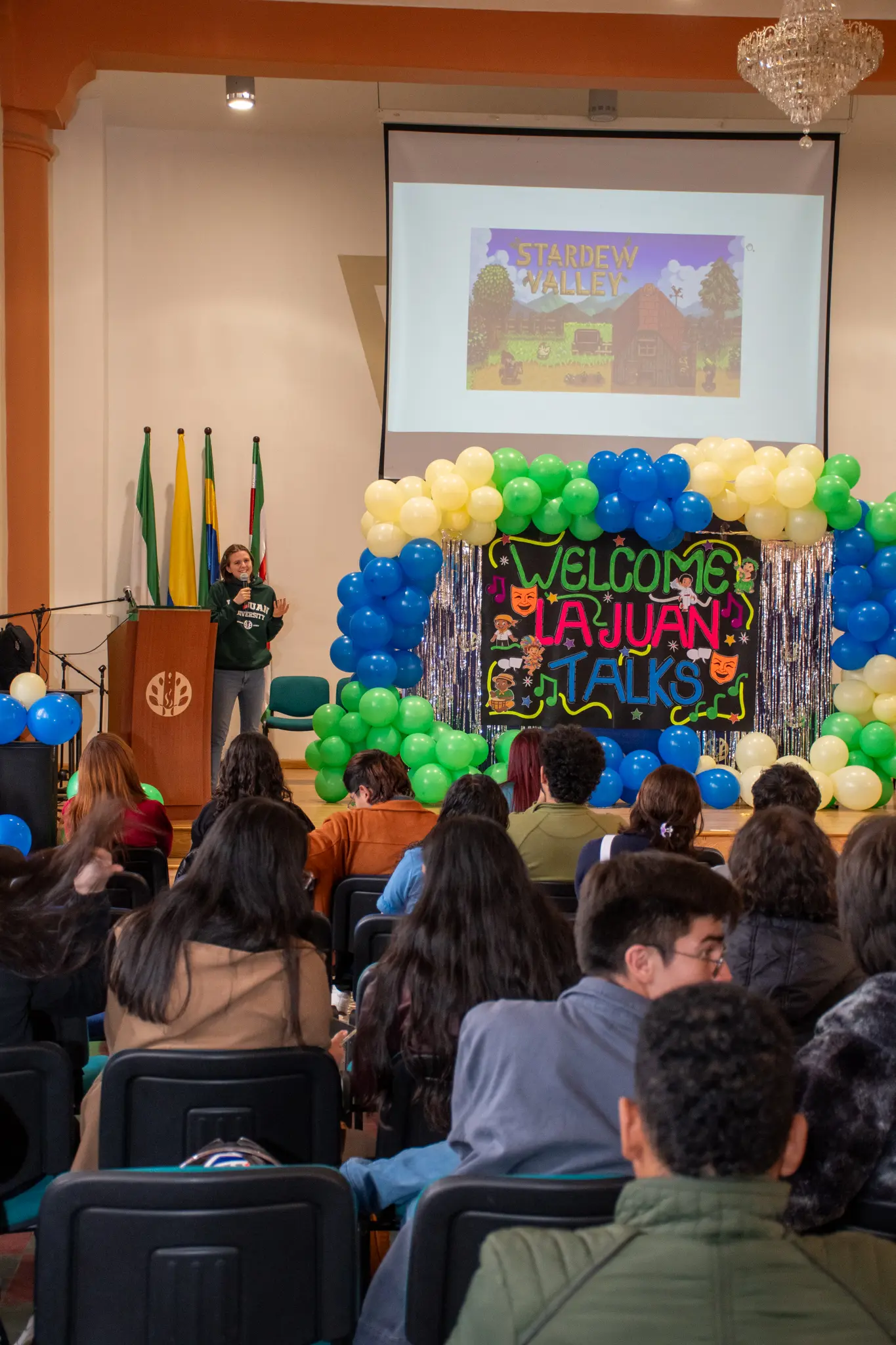 El Departamento de Idiomas de La Juan fortalece la inmersión cultural y comunicativa en inglés